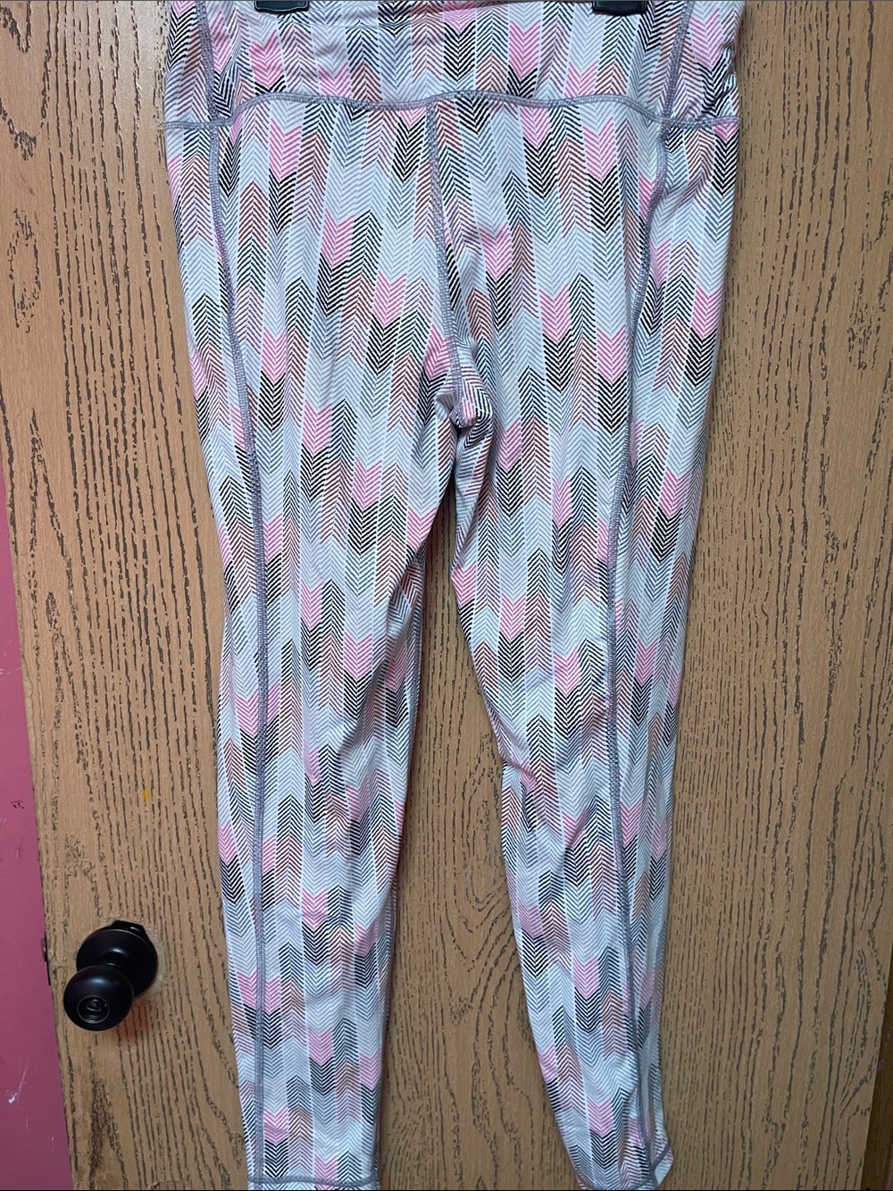 Victoria's Secret Pink and White Chevron Active Leggings - Picture 3 of 3